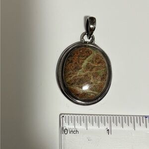 Elegant Unakite (pink and green) Pendant set in Sterling Silver, NWOT